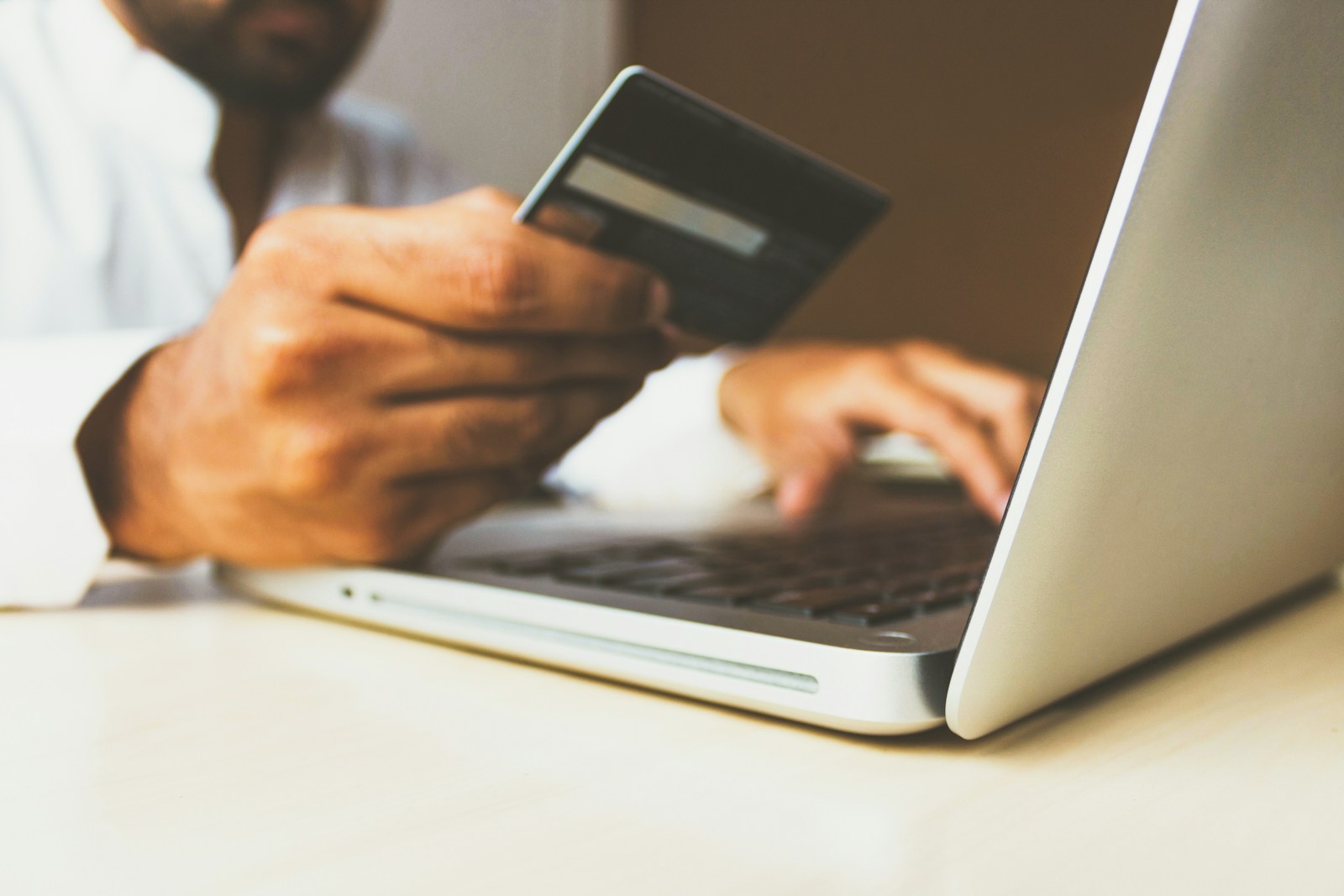 Bezpieczeństwo w e-commerce – jak chronić sklepy internetowe i dane klientów?